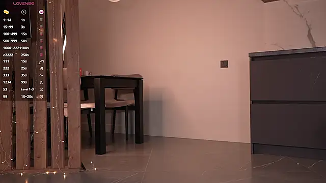 Monika__youthful 即時 XXX 聊天