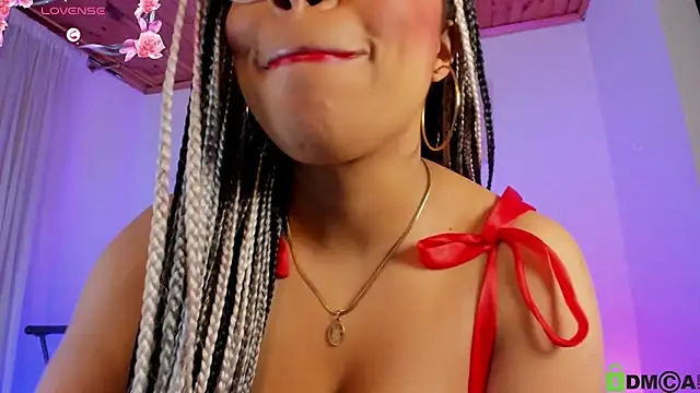 Chatroom XXX en direct de Lauraricci__