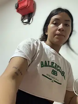 Chatroom XXX en direct de Mila_Morgan