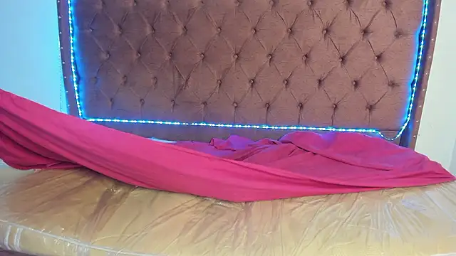 Онлайн чат XXX lau_hotfox