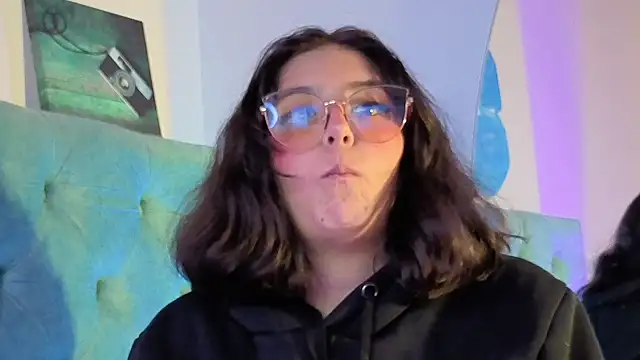 Paola_Lyon_ Live XXX Chat