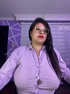 Show modela MiiaaJoness na web-kameri