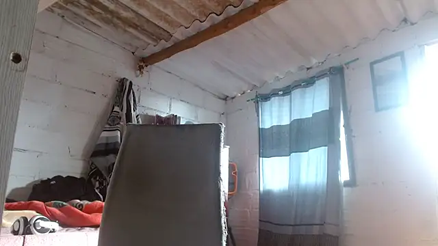 Larry-n-clouds Adlı Modelin Web Kamerası Şovu