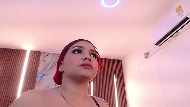 aixa_shown Live XXX chat