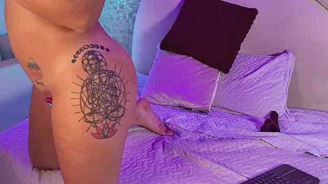 emmy_rose25: онлайн-секс-чат