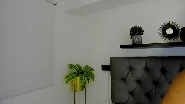 rossie_lanie_ Adlı Modelin Canlı XXX Sohbeti