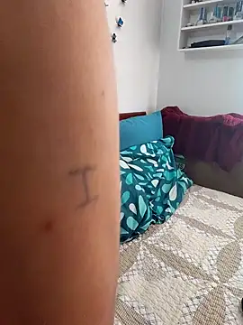 Giuliana90: онлайн-секс-чат