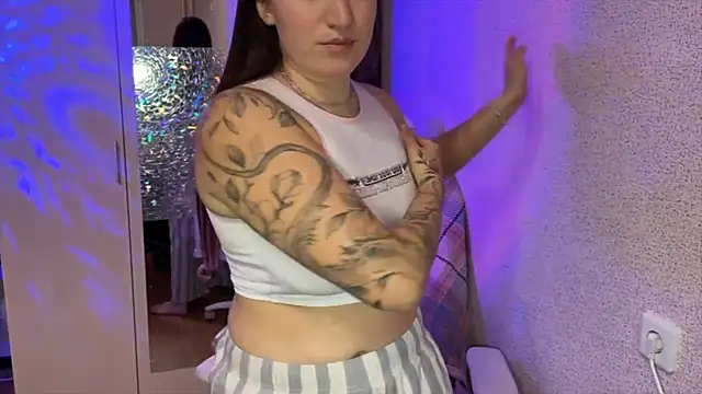 Katrin__kiss Adlı Modelin Canlı XXX Sohbeti