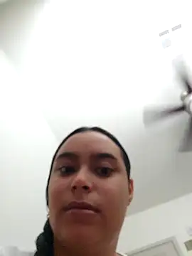 Chat XXX en directo de cinnaminnie