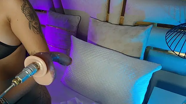 baby_naughty1_ élő XXX-chatje