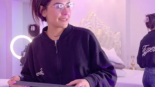 VioletBlaze's Live XXX Chat