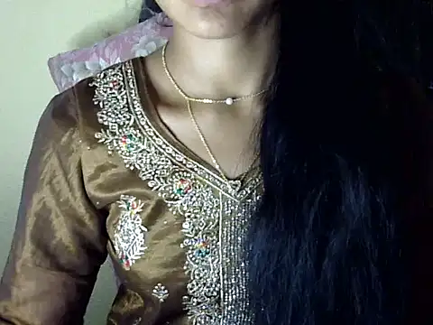 Khushi_v – Naživo XXX chat