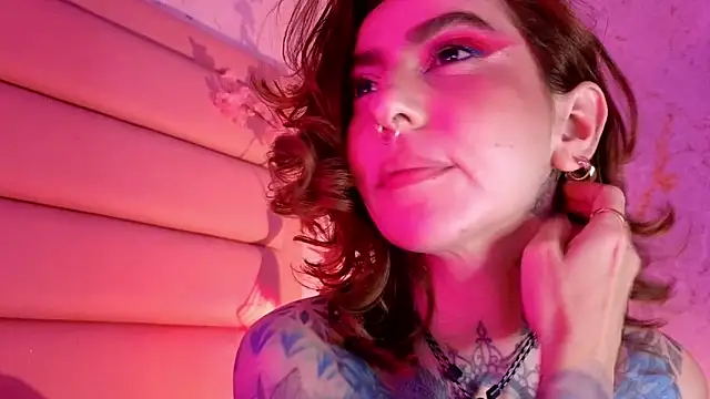 Evangelyne_1 Adlı Modelin Canlı XXX Sohbeti