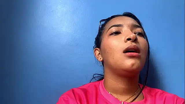 EstelleSchmeichel Adlı Modelin Canlı XXX Sohbeti