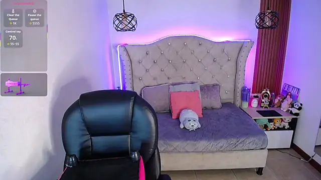 Charlotte_Jones__: онлайн-секс-чат