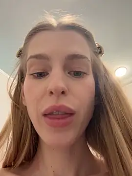 kira_mia Chat XXX in diretta