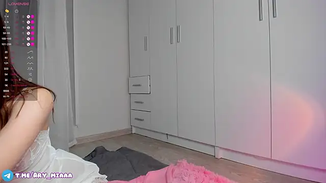 Chatroom XXX en direct de Ary_mia