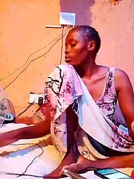 SEXY-NAIMA Adlı Modelin Canlı XXX Sohbeti