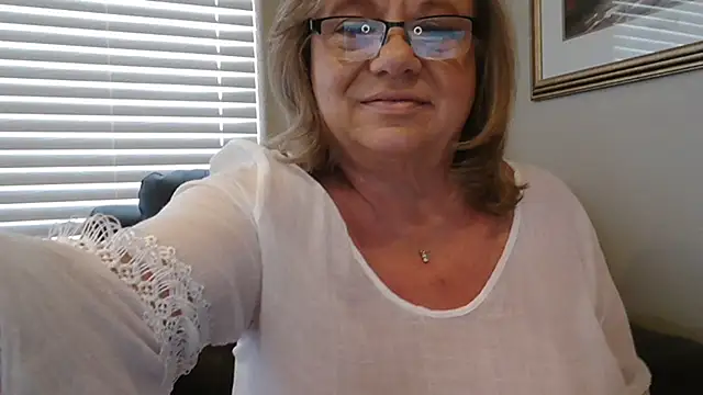 Chat XXX en directo de BustyAnnie