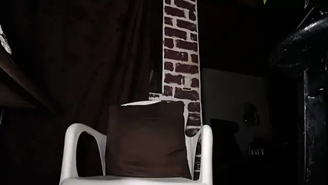 Chatroom XXX en direct de samrocker_sex