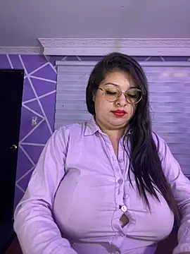 MiiaaJoness Adlı Modelin Canlı XXX Sohbeti