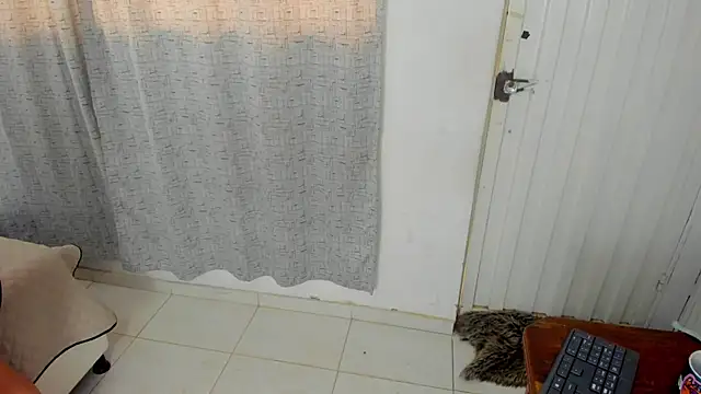 miss_charlott_18 Chat XXX in diretta