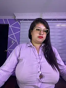 MiiaaJoness 现场XXX聊天