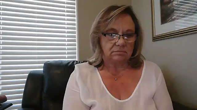 BustyAnnie Live XXX-chat