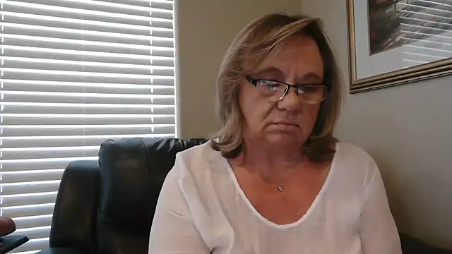 BustyAnnie Obrolan Langsung XXX