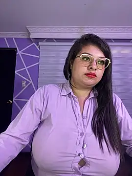 MiiaaJoness Adlı Modelin Canlı XXX Sohbeti