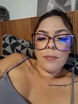 LiviaTavares_123 Adlı Modelin Canlı XXX Sohbeti