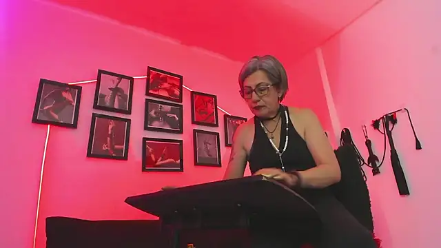MistressNyx_cg's Webcam Show