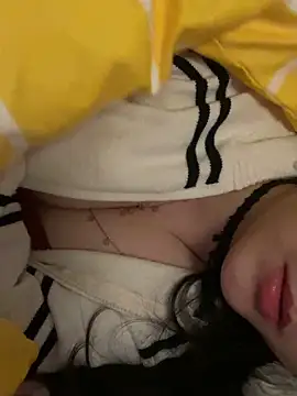 ruiki666 Adlı Modelin Canlı XXX Sohbeti