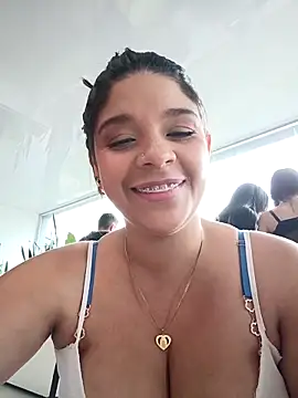 Chat XXX en directo de Layla-daring