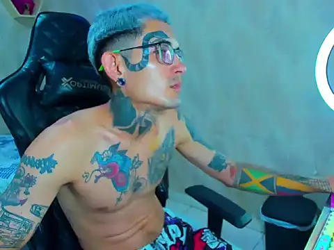 Chatroom XXX en direct de Boy_tatto77