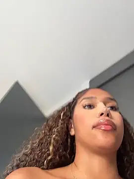 stormyy_ Adlı Modelin Canlı XXX Sohbeti