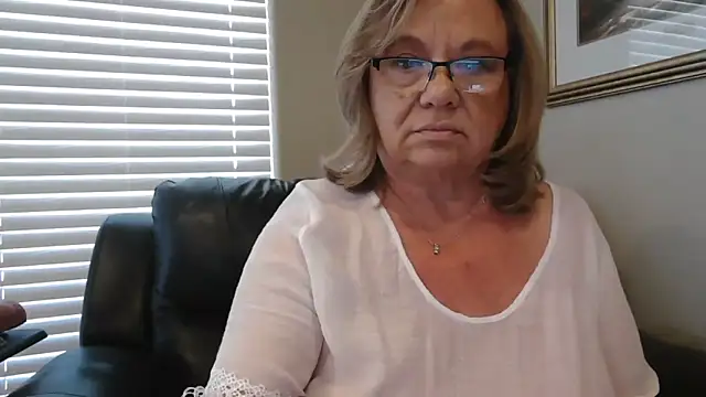 BustyAnnie Chat XXX live