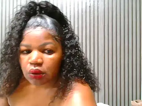 ROYALASS25 – Live XXX-chat