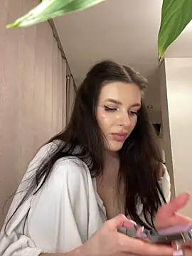 little_belucci Adlı Modelin Canlı XXX Sohbeti