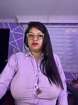 MiiaaJoness Adlı Modelin Canlı XXX Sohbeti