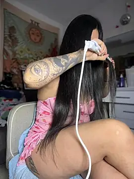 kiaraglam2 élő XXX-chatje