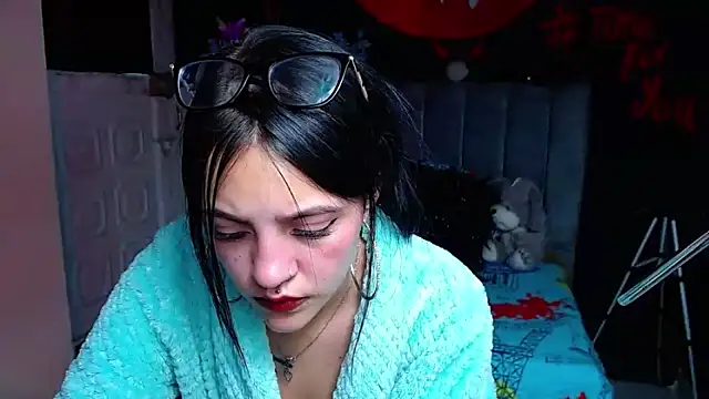 Violettasquirt Adlı Modelin Canlı XXX Sohbeti