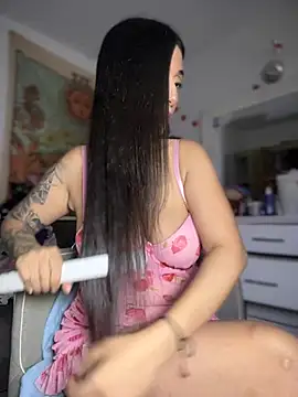 kiaraglam2 – Naživo XXX chat