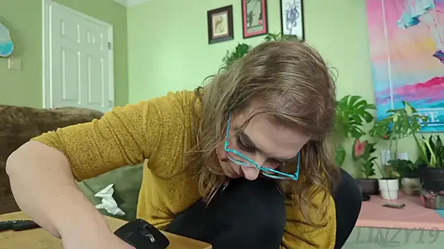 Chatroom XXX en direct de Linzy_19