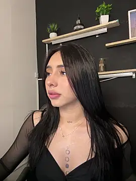 isabella_jade Adlı Modelin Canlı XXX Sohbeti