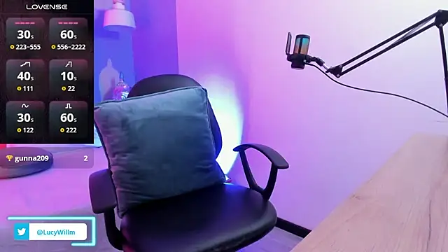 Lucy_Williiams: απευθείας συνομιλία ΧΧΧ