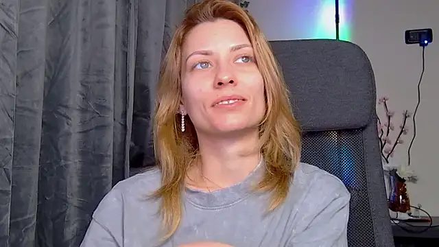 karo123421 élő XXX-chatje