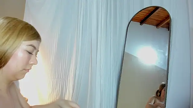 Annie_Cartier Show in webcam