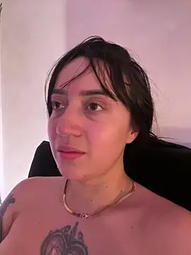 EmmyEvans1 Adlı Modelin Canlı XXX Sohbeti