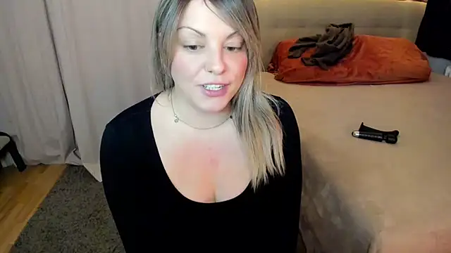 Oktopussy Adlı Modelin Canlı XXX Sohbeti